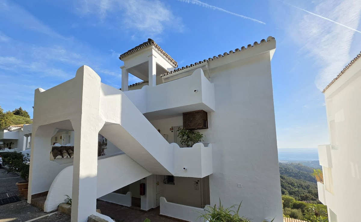 Te koop Middle Floor Apartment Costa Del Sol La Mairena € 399.000,-