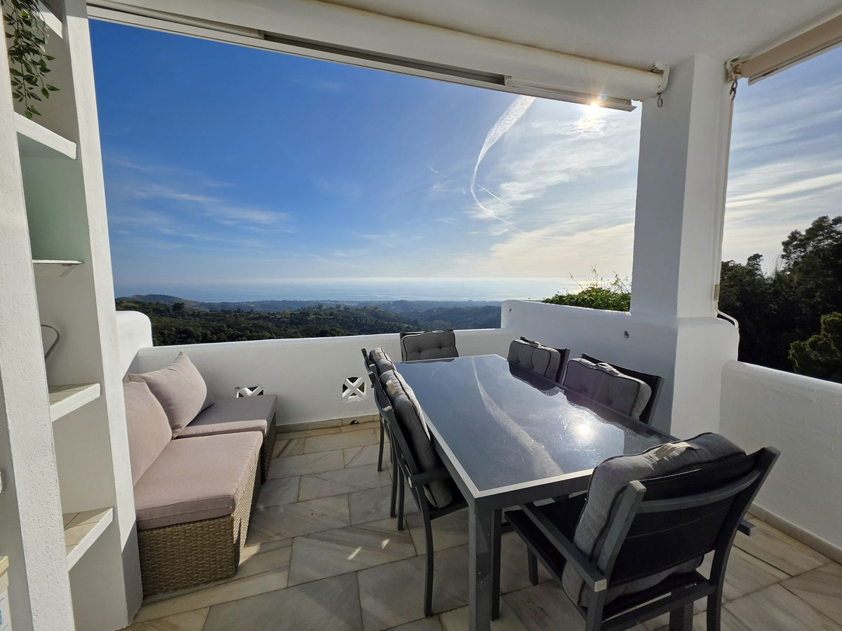 Te koop Middle Floor Apartment Costa Del Sol La Mairena € 399.000,-