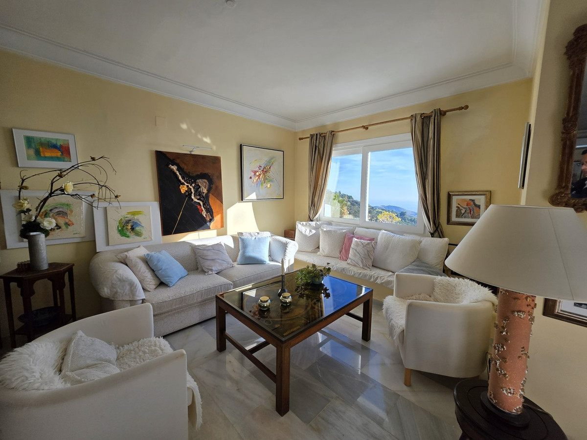 Te koop Middle Floor Apartment Costa Del Sol La Mairena € 399.000,-