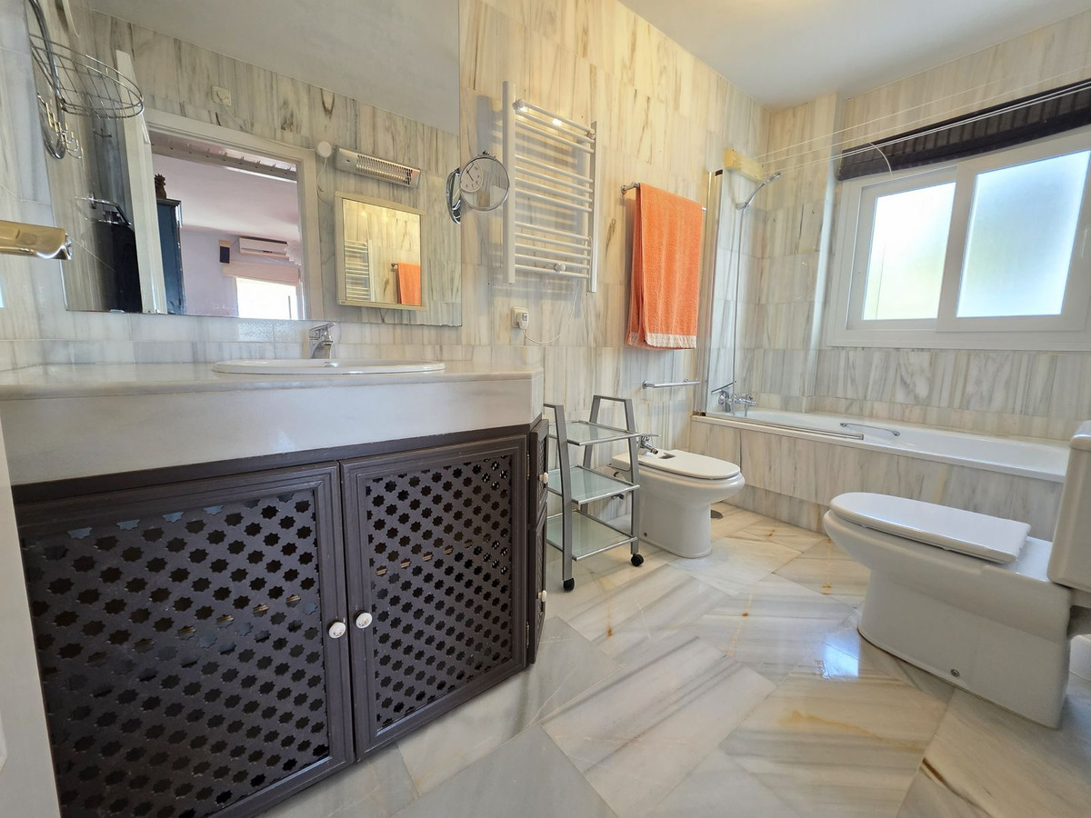 Te koop Middle Floor Apartment Costa Del Sol La Mairena € 399.000,-