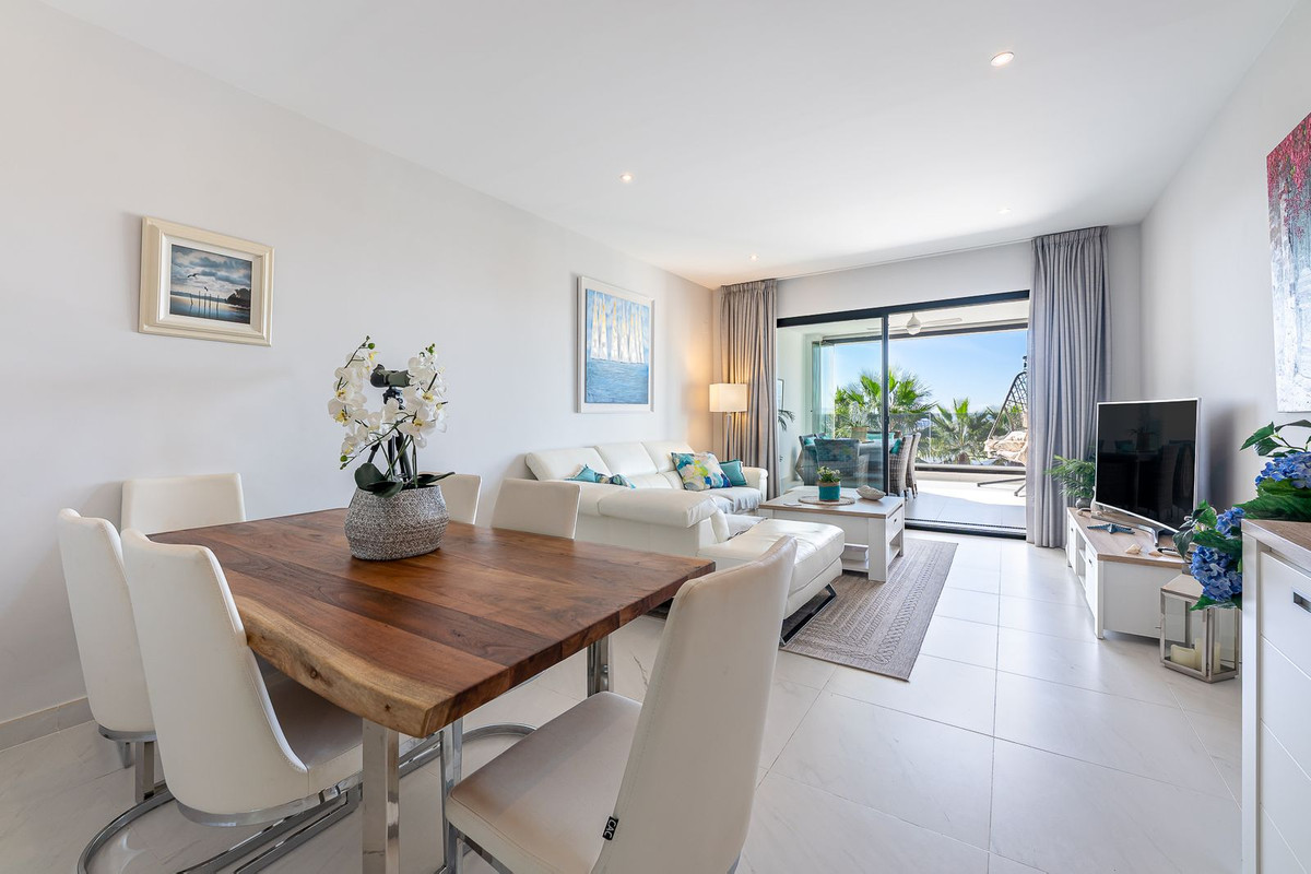 Te koop Middle Floor Apartment Costa Del Sol Estepona € 975.000,-