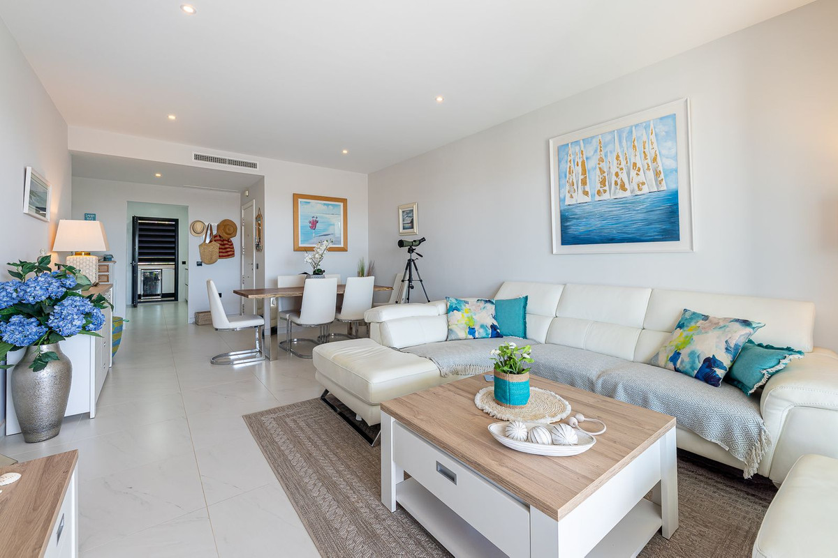 Te koop Middle Floor Apartment Costa Del Sol Estepona € 975.000,-