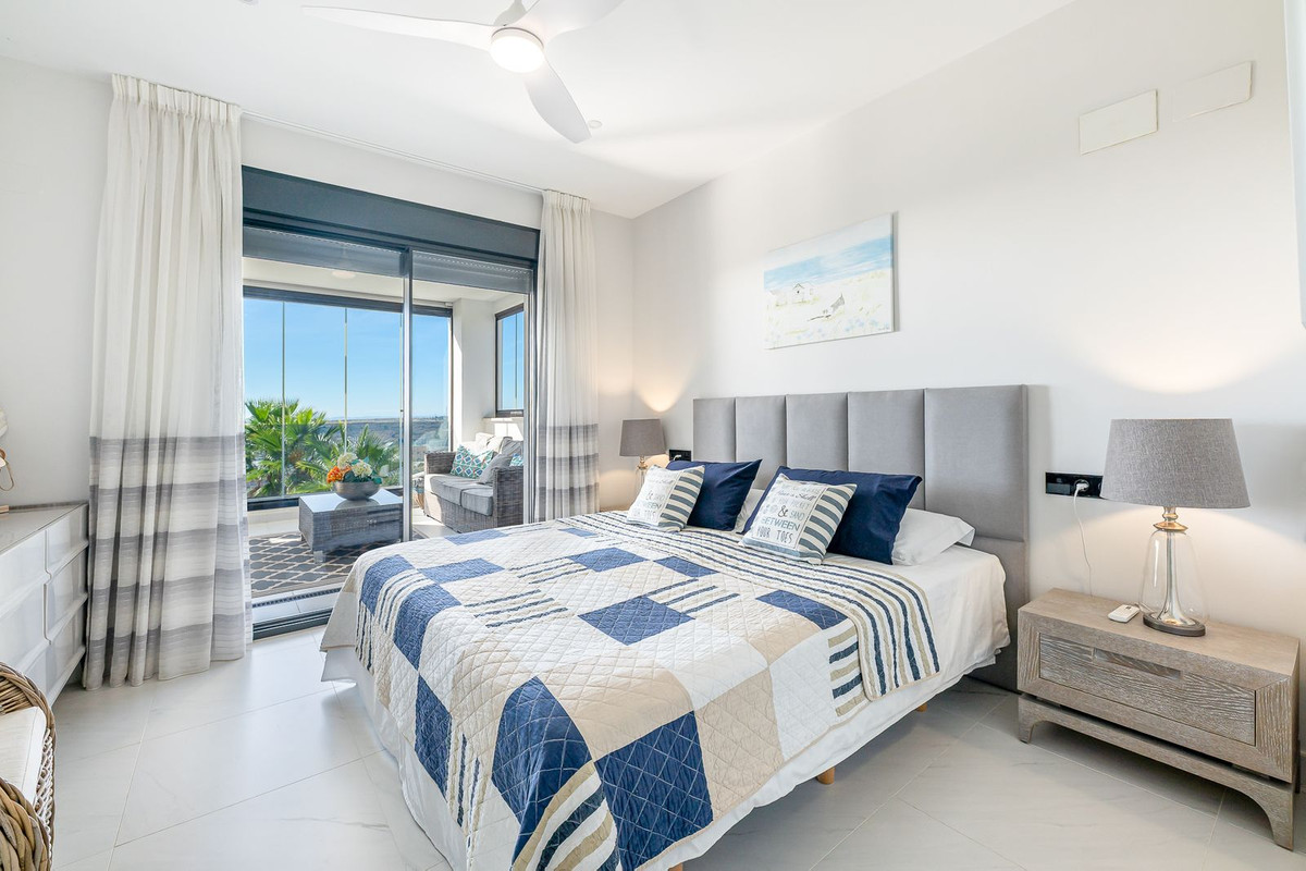 Te koop Middle Floor Apartment Costa Del Sol Estepona € 975.000,-