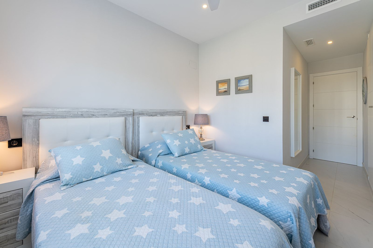 Te koop Middle Floor Apartment Costa Del Sol Estepona € 975.000,-