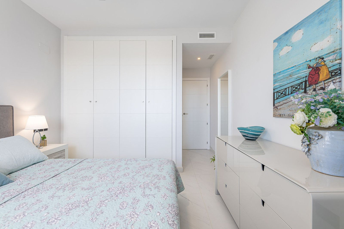 Te koop Middle Floor Apartment Costa Del Sol Estepona € 975.000,-