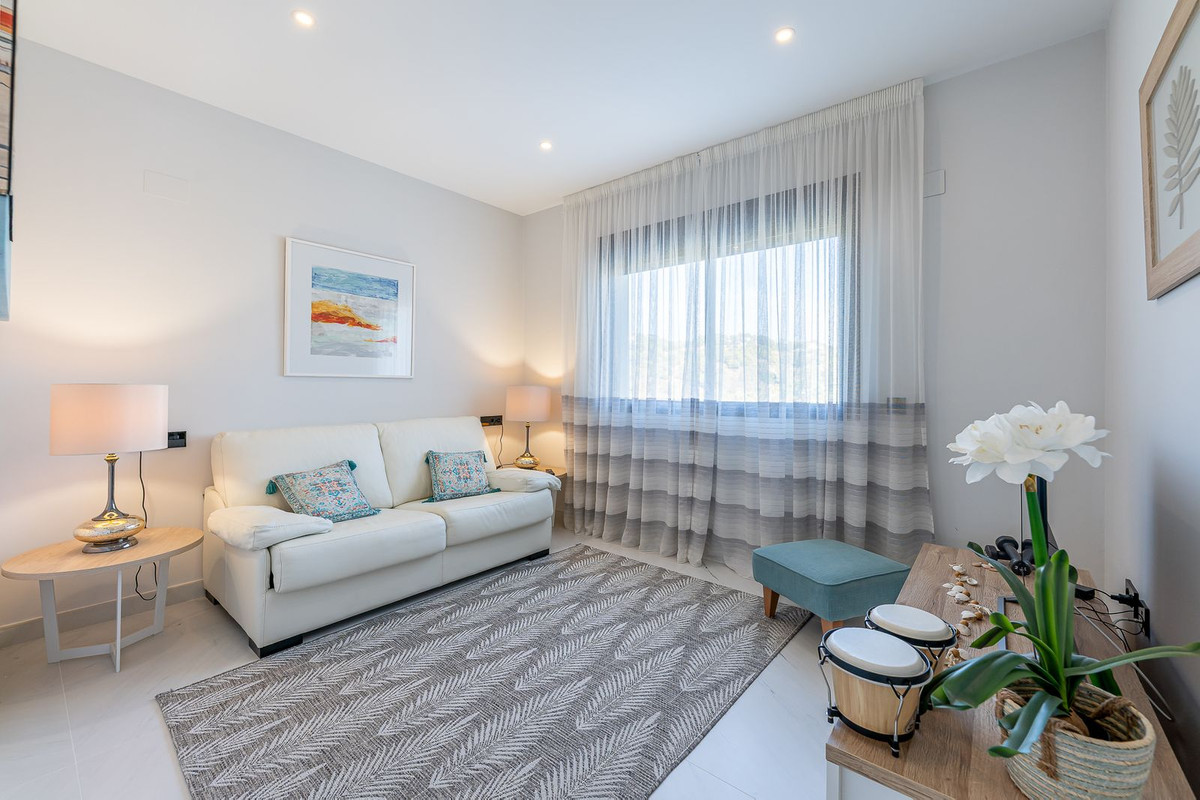 Te koop Middle Floor Apartment Costa Del Sol Estepona € 975.000,-