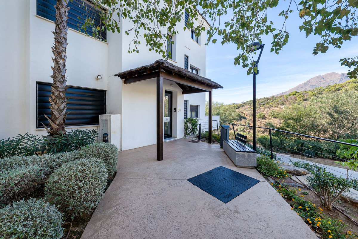 Te koop Middle Floor Apartment Costa Del Sol Estepona € 975.000,-