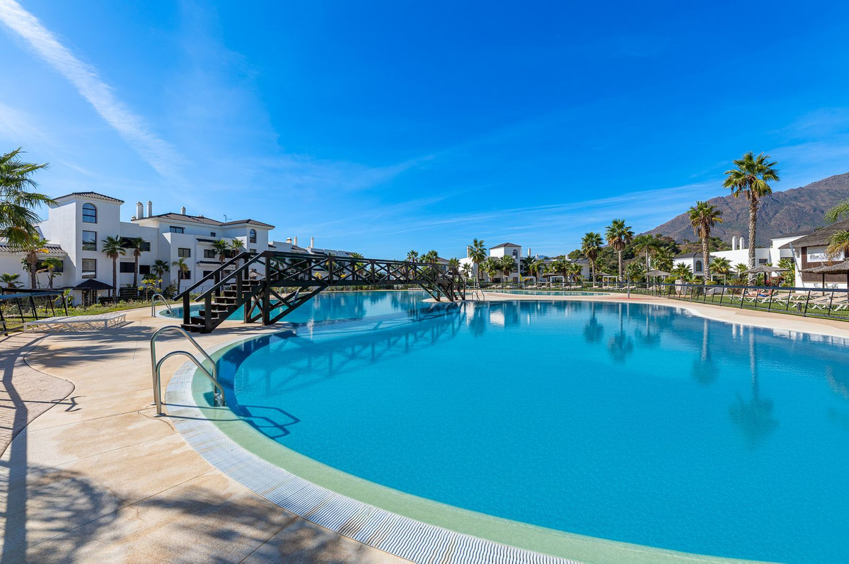 Te koop Middle Floor Apartment Costa Del Sol Estepona € 975.000,-