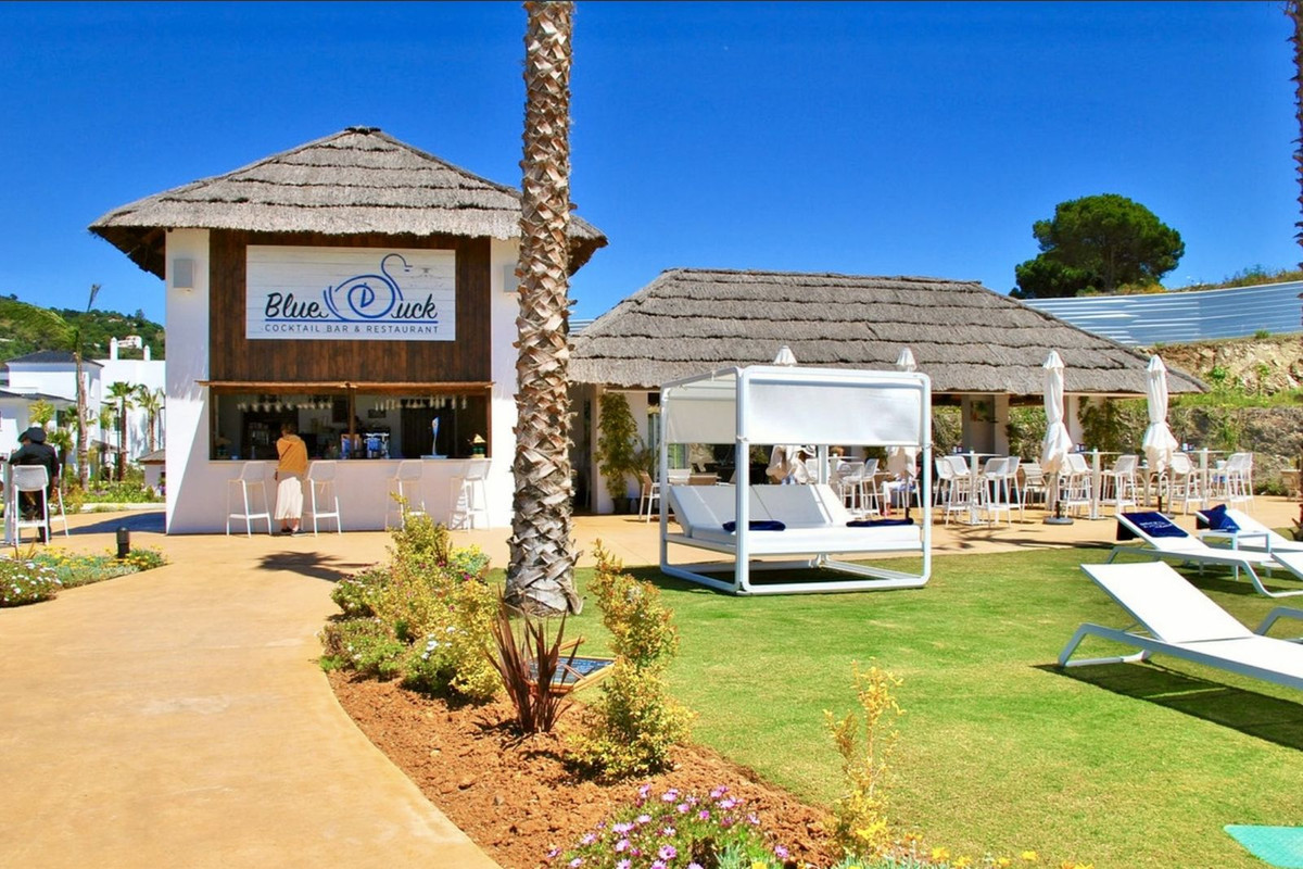 Te koop Middle Floor Apartment Costa Del Sol Estepona € 975.000,-