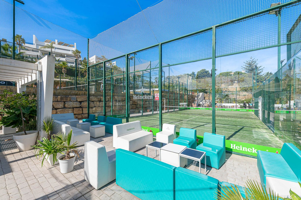 Te koop Middle Floor Apartment Costa Del Sol Estepona € 975.000,-