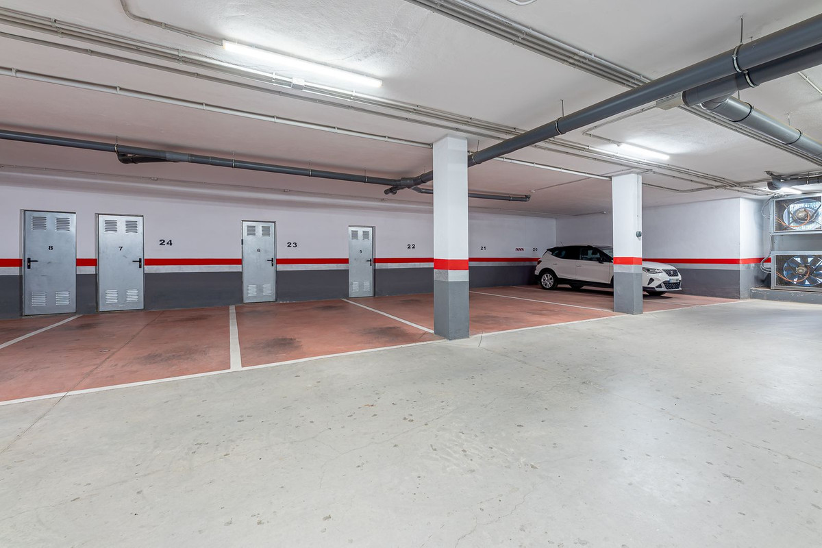 Te koop Middle Floor Apartment Costa Del Sol Estepona € 975.000,-