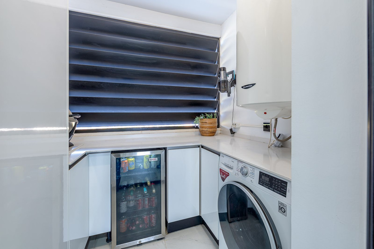 Te koop Middle Floor Apartment Costa Del Sol Estepona € 975.000,-