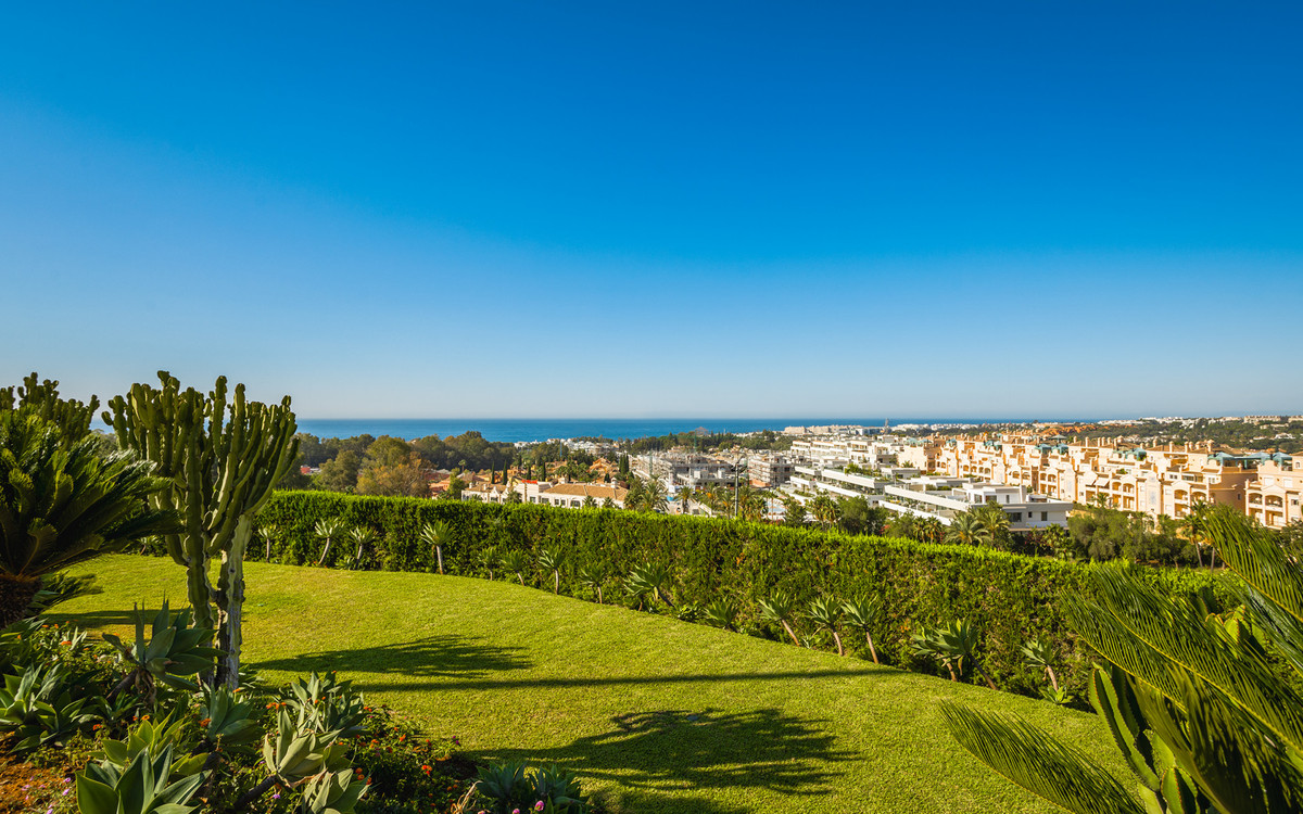 Te koop Middle Floor Apartment Costa Del Sol The Golden Mile € 795.000,-