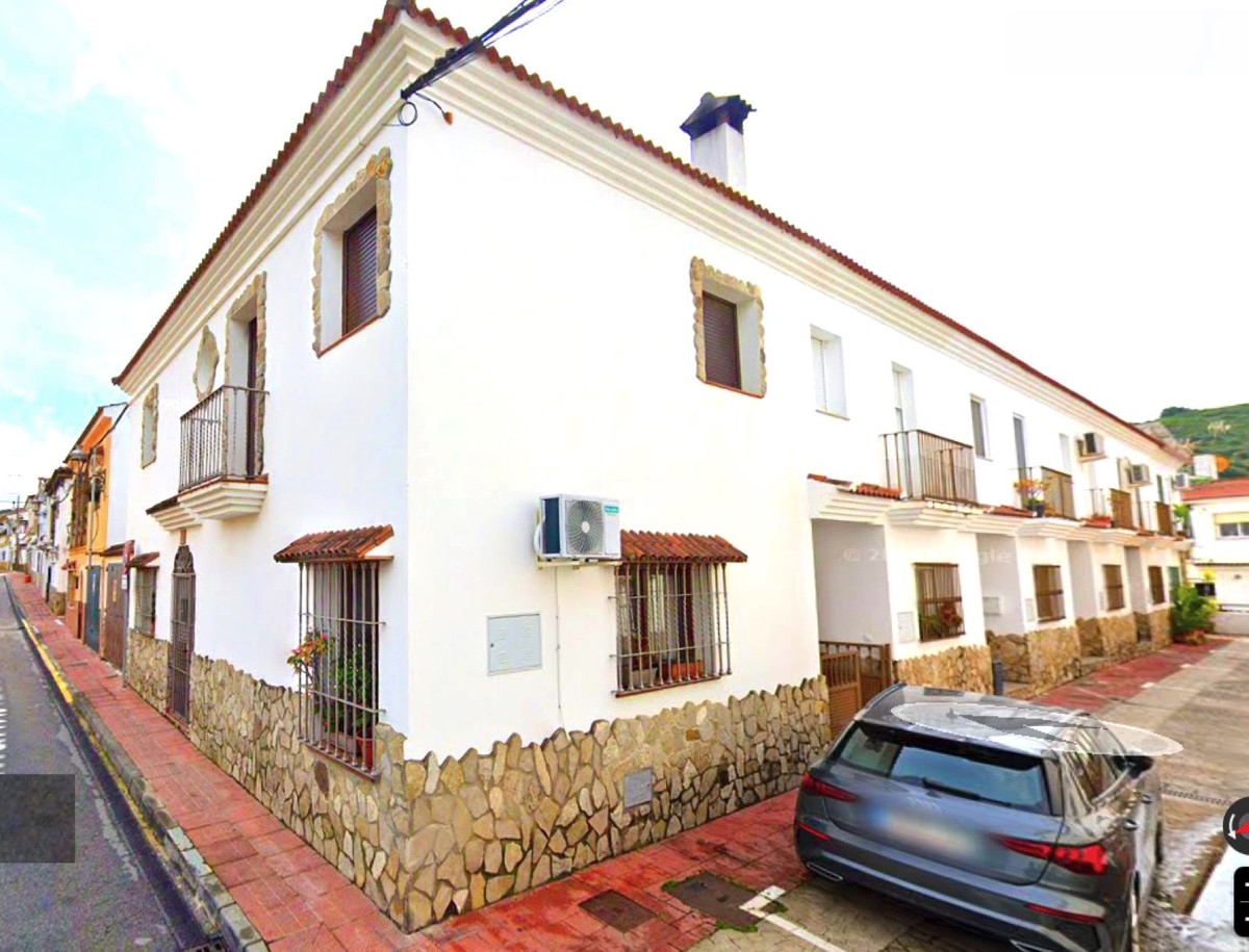 Te koop Half vrijstaand huis Costa Del Sol Casares € 305.000,-