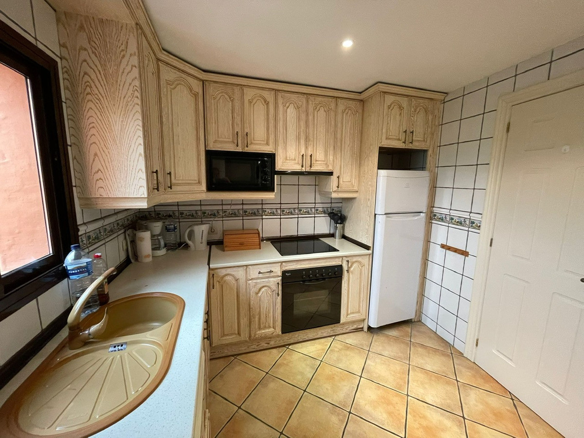 Te koop Middle Floor Apartment Costa Del Sol Estepona € 295.000,-