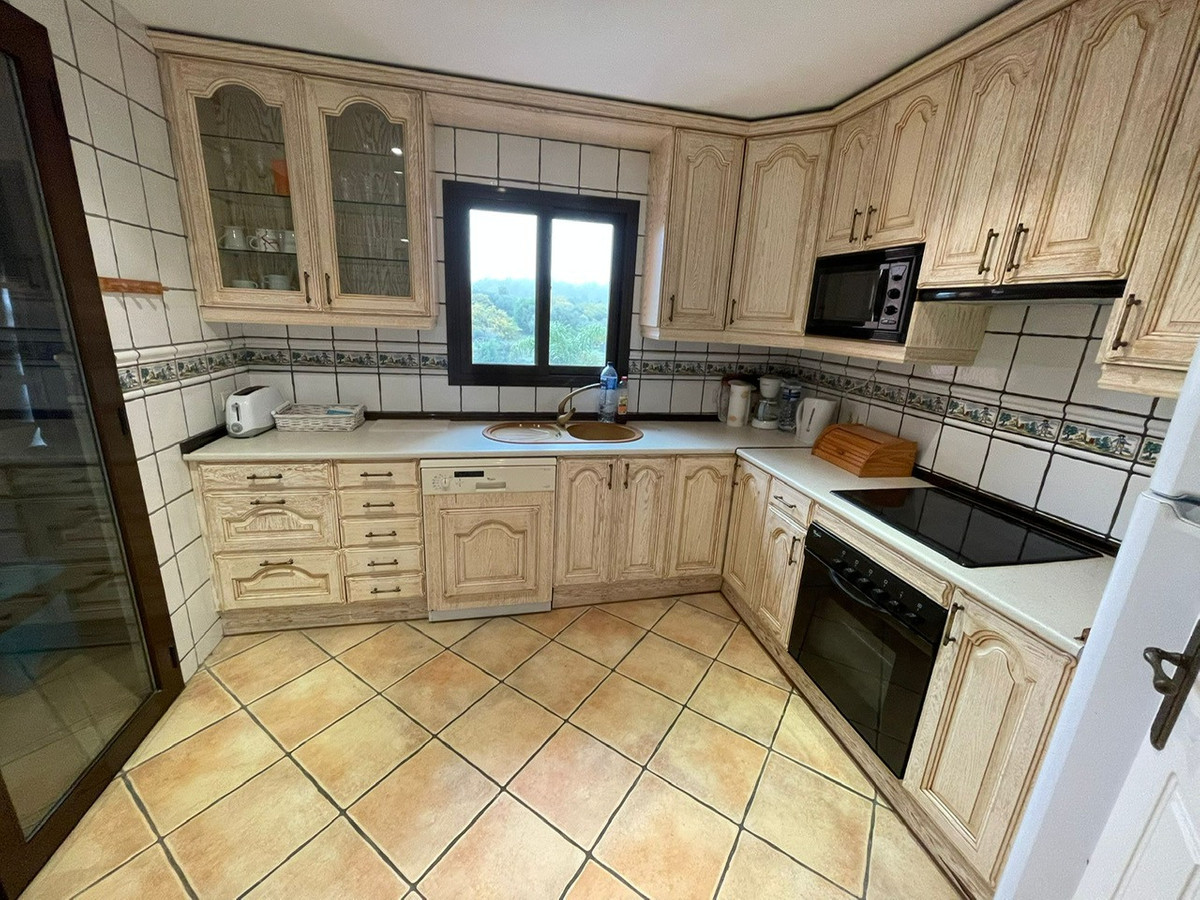 Te koop Middle Floor Apartment Costa Del Sol Estepona € 295.000,-