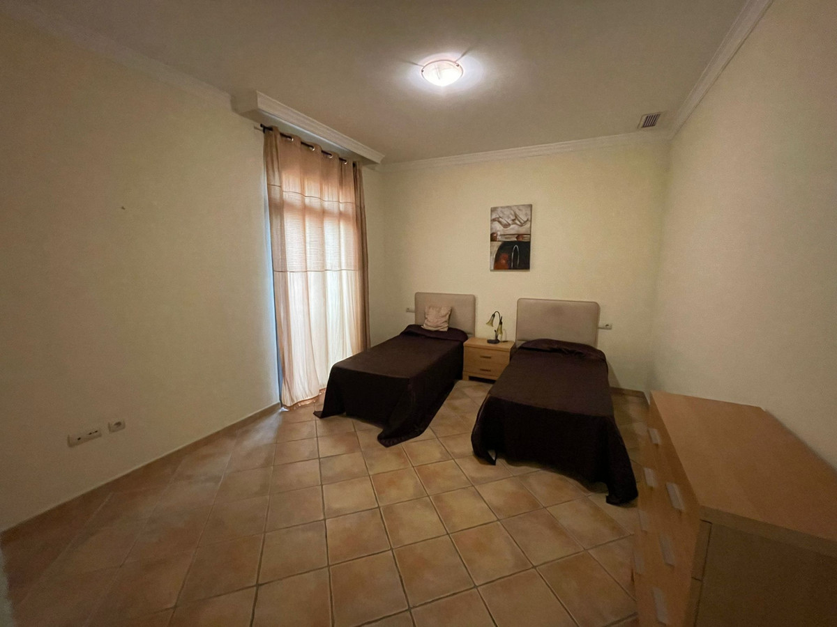 Te koop Middle Floor Apartment Costa Del Sol Estepona € 295.000,-