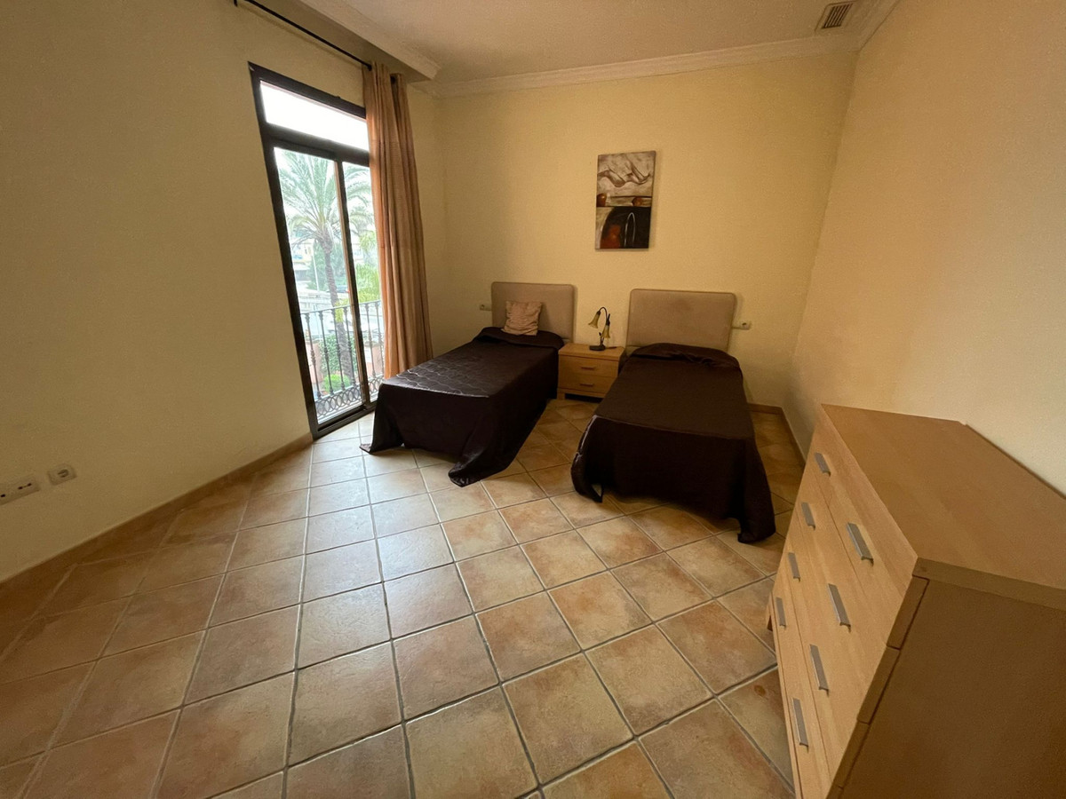 Te koop Middle Floor Apartment Costa Del Sol Estepona € 295.000,-