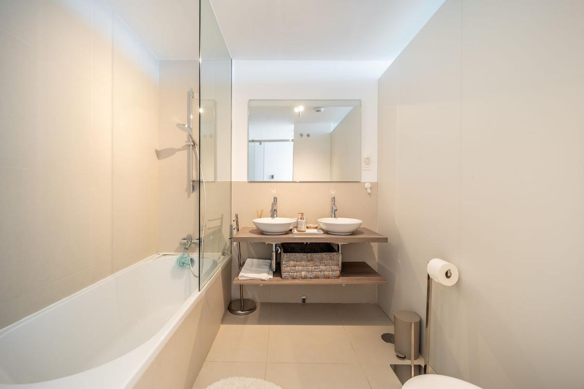 Te koop Middle Floor Apartment Costa Del Sol Benalmadena € 575.000,-