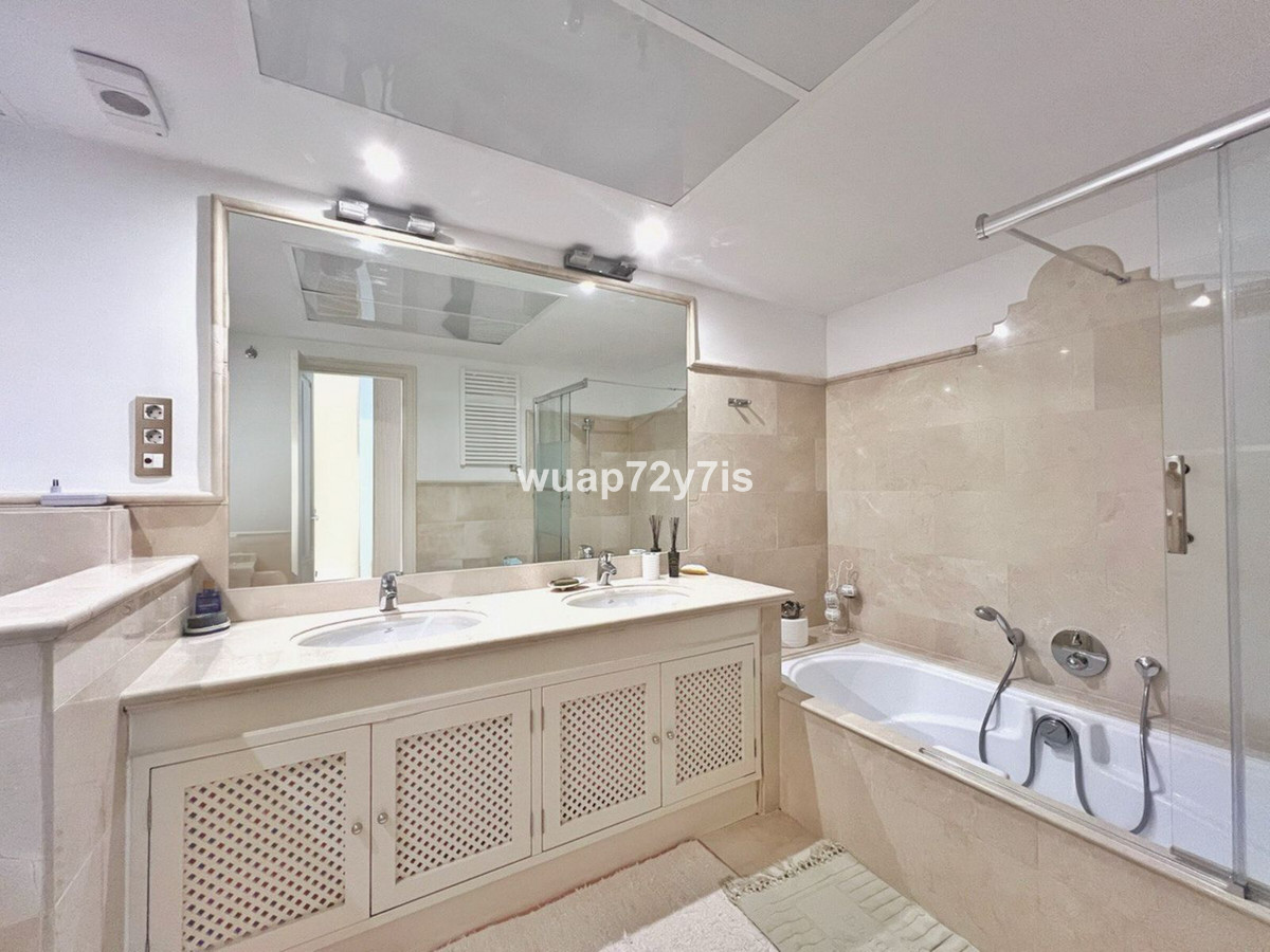 Te koop Herenhuis Costa Del Sol El Paraiso € 825.000,-