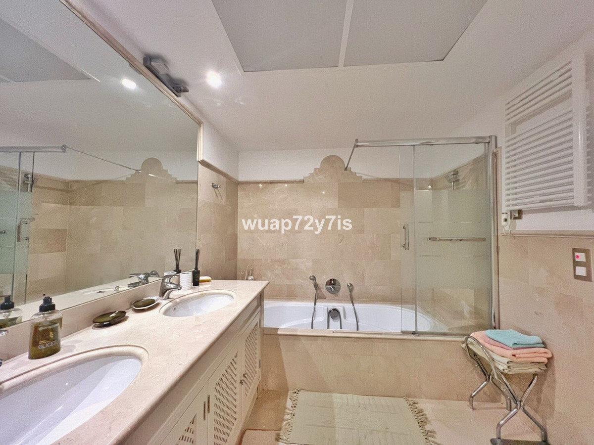 Te koop Herenhuis Costa Del Sol El Paraiso € 825.000,-