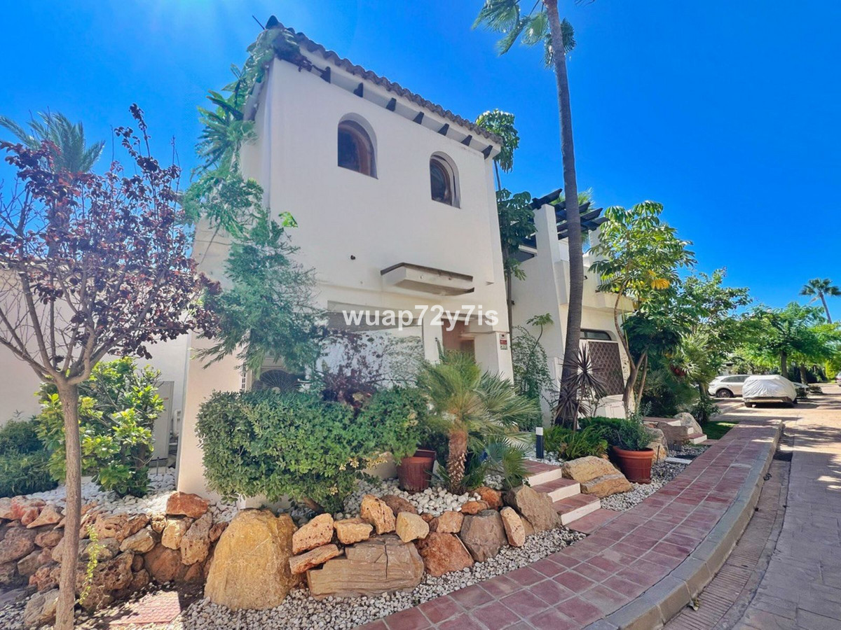 Te koop Herenhuis Costa Del Sol El Paraiso € 825.000,-