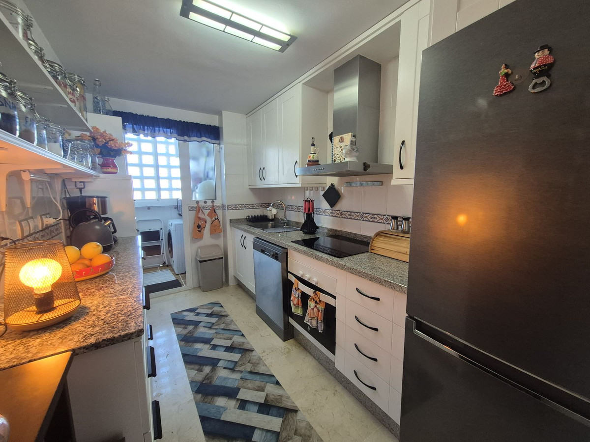 Te koop Middle Floor Apartment Costa Del Sol San Luis De Sabinillas € 295.000,-