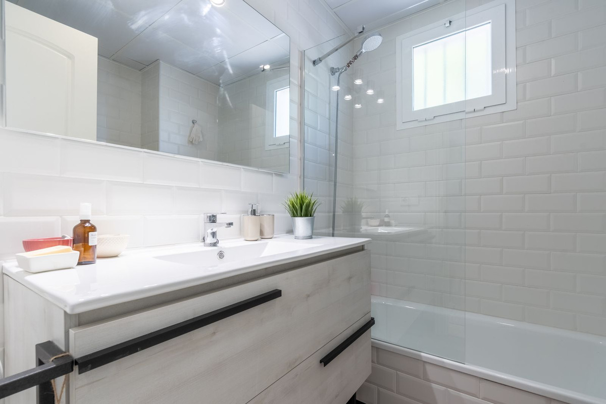 Te koop Middle Floor Apartment Costa Del Sol La Duquesa € 230.000,-