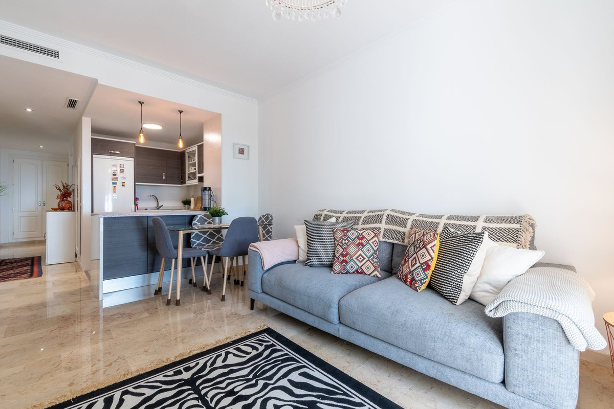 Te koop Middle Floor Apartment Costa Del Sol La Duquesa € 230.000,-