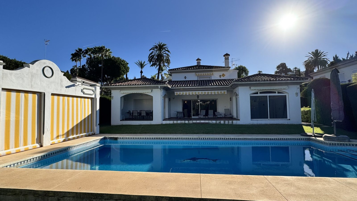 Te koop Vrijstaande Villa Costa Del Sol El Paraiso € 1.650.000,-