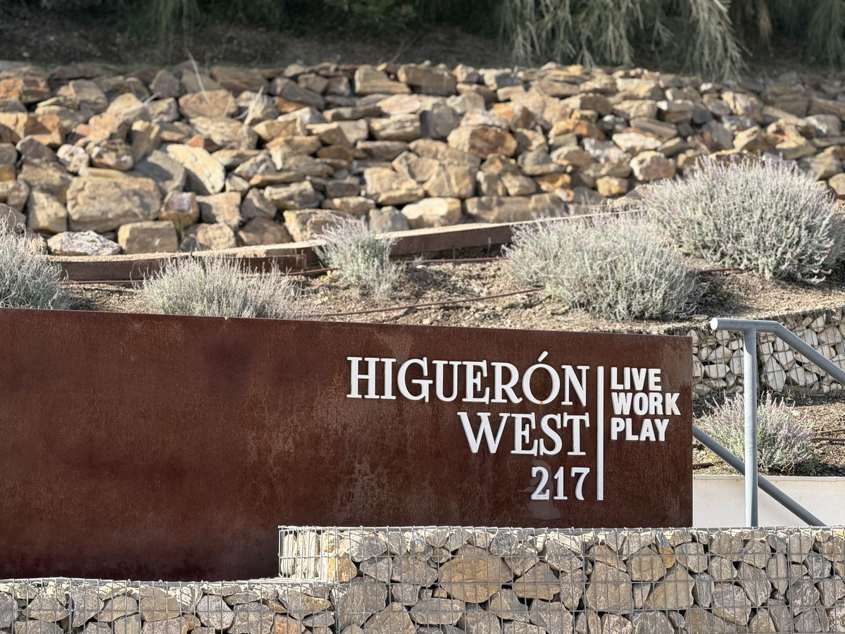 Te koop Middle Floor Apartment Costa Del Sol Higueron € 650.000,-