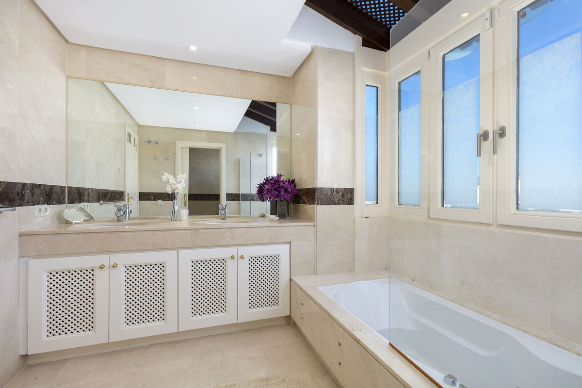 Te koop Penthouse Duplex Costa Del Sol Benahavís € 810.000,-