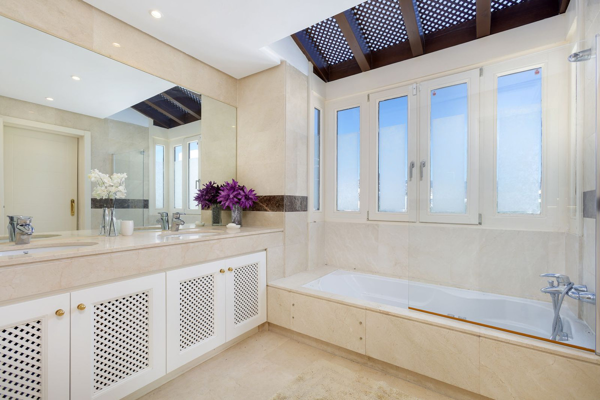 Te koop Penthouse Duplex Costa Del Sol Benahavís € 810.000,-