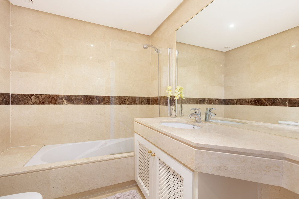 Te koop Penthouse Duplex Costa Del Sol Benahavís € 810.000,-