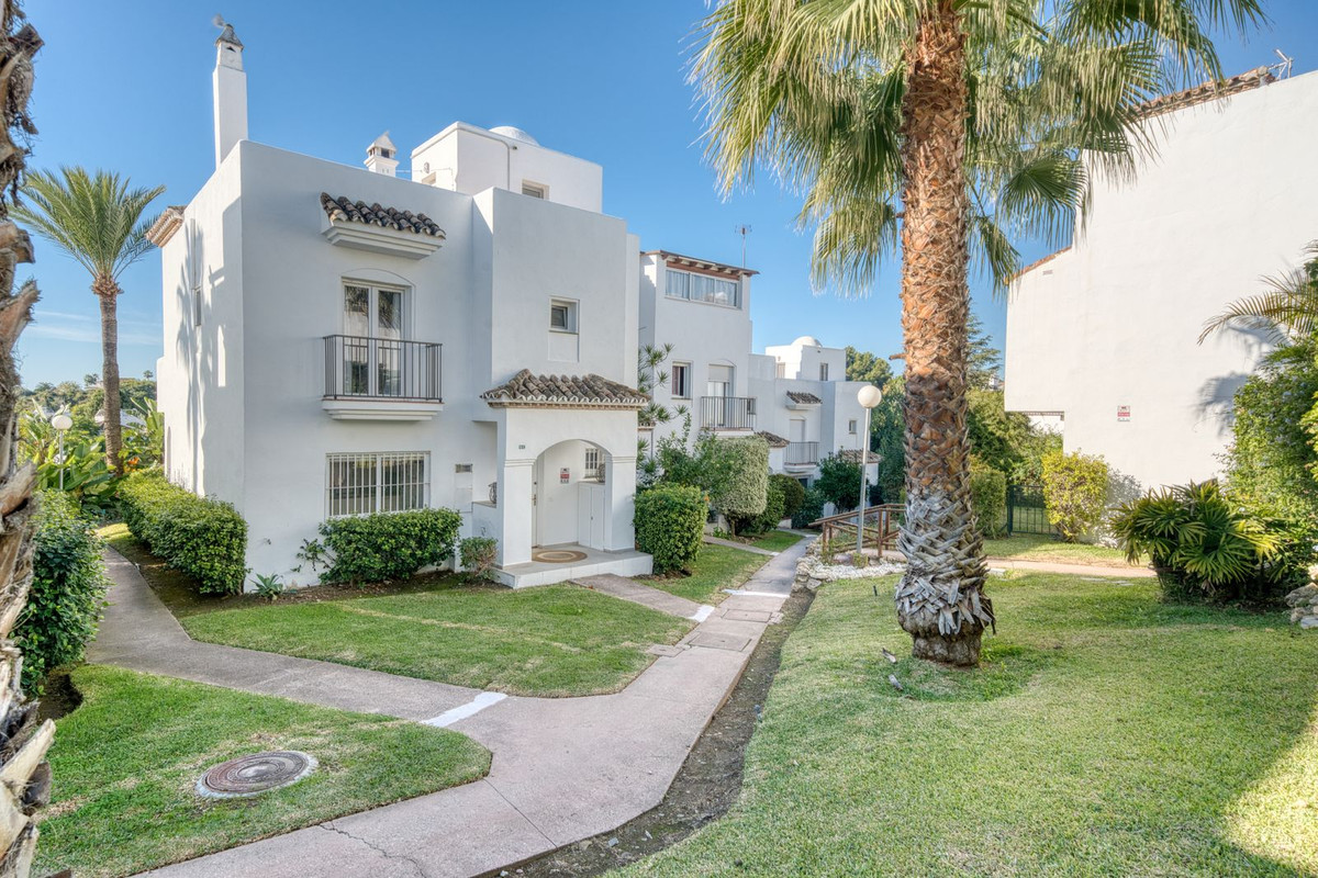 Te koop Herenhuis Costa Del Sol Estepona € 499.950,-