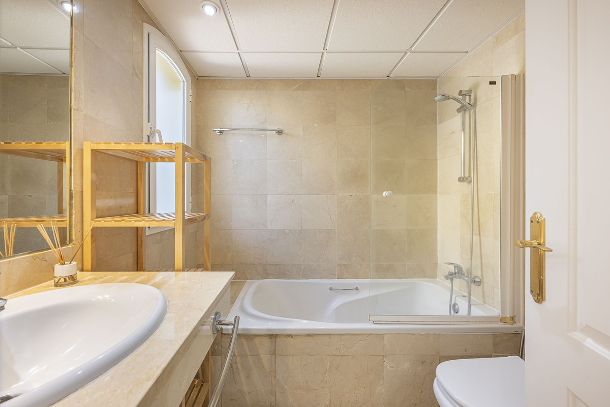 Te koop Middle Floor Apartment Costa Del Sol Nueva Andalucía € 335.000,-