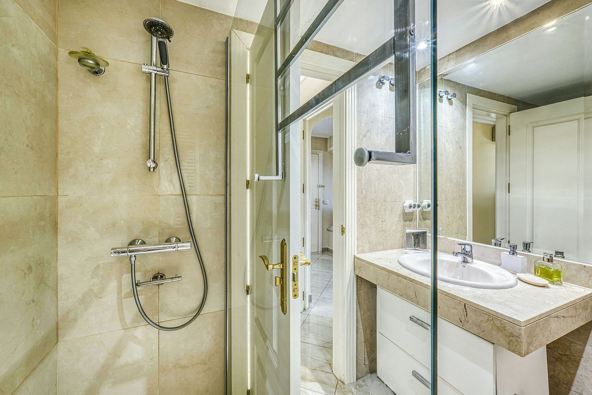 Te koop Middle Floor Apartment Costa Del Sol Marbella € 495.000,-