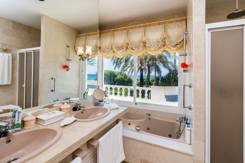 Te koop Vrijstaande Villa Costa Del Sol Marbella € 4.995.000,-