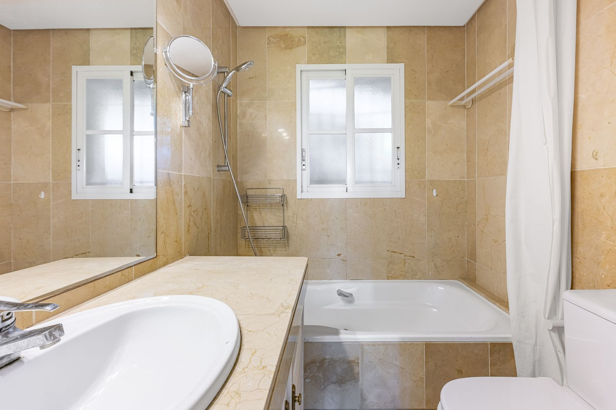 Te koop Herenhuis Costa Del Sol Estepona € 520.000,-