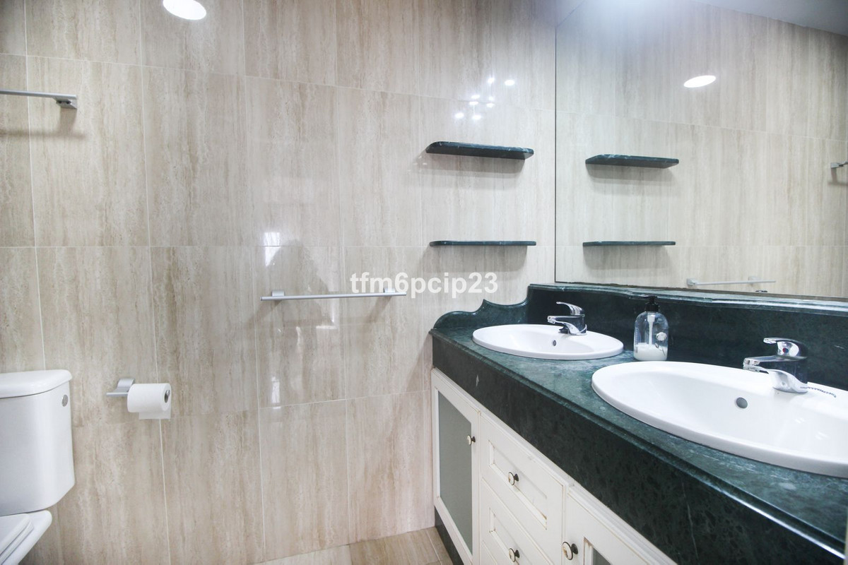 Te koop Herenhuis Costa Del Sol La Duquesa € 510.000,-