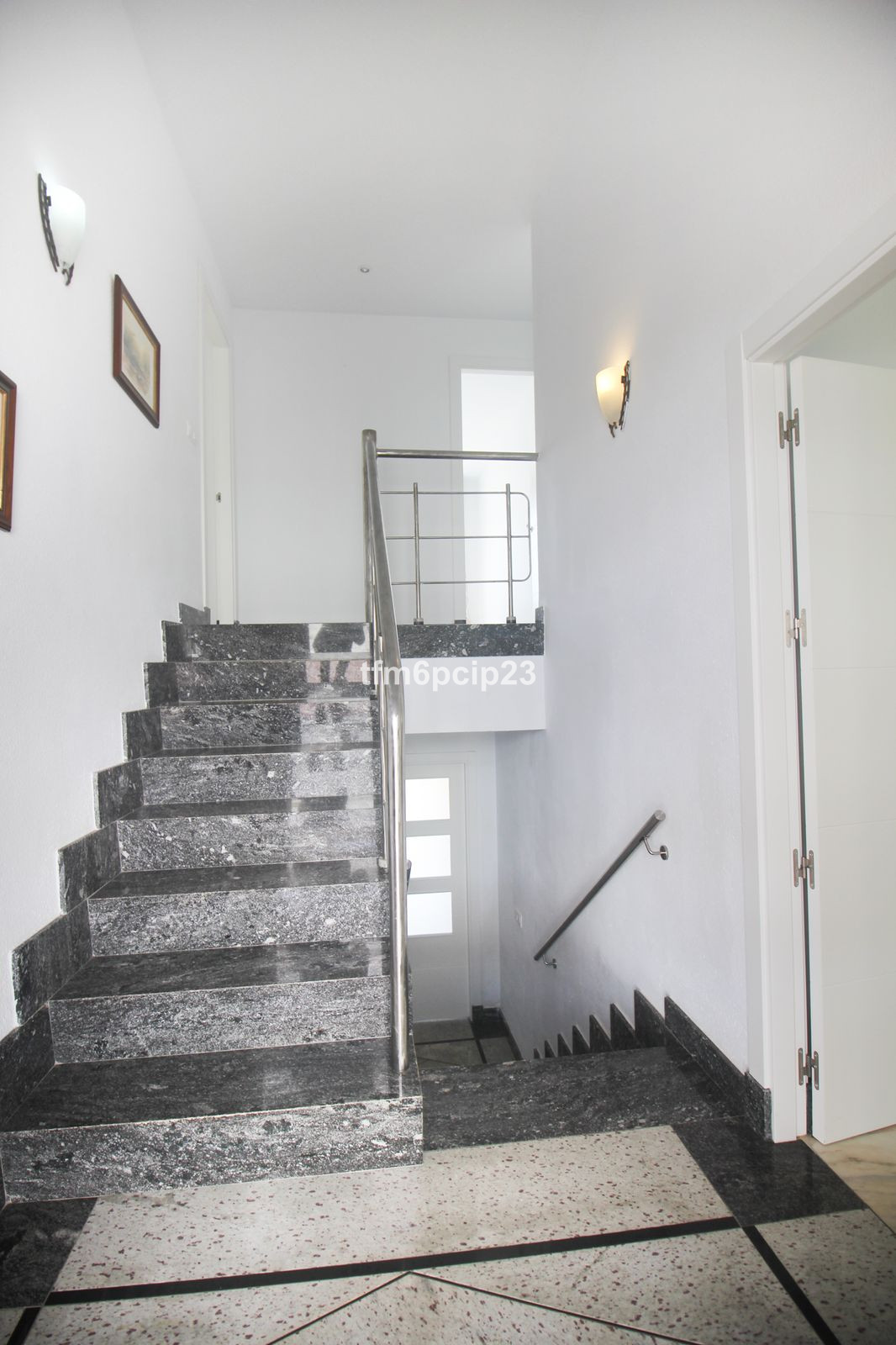 Te koop Herenhuis Costa Del Sol La Duquesa € 510.000,-