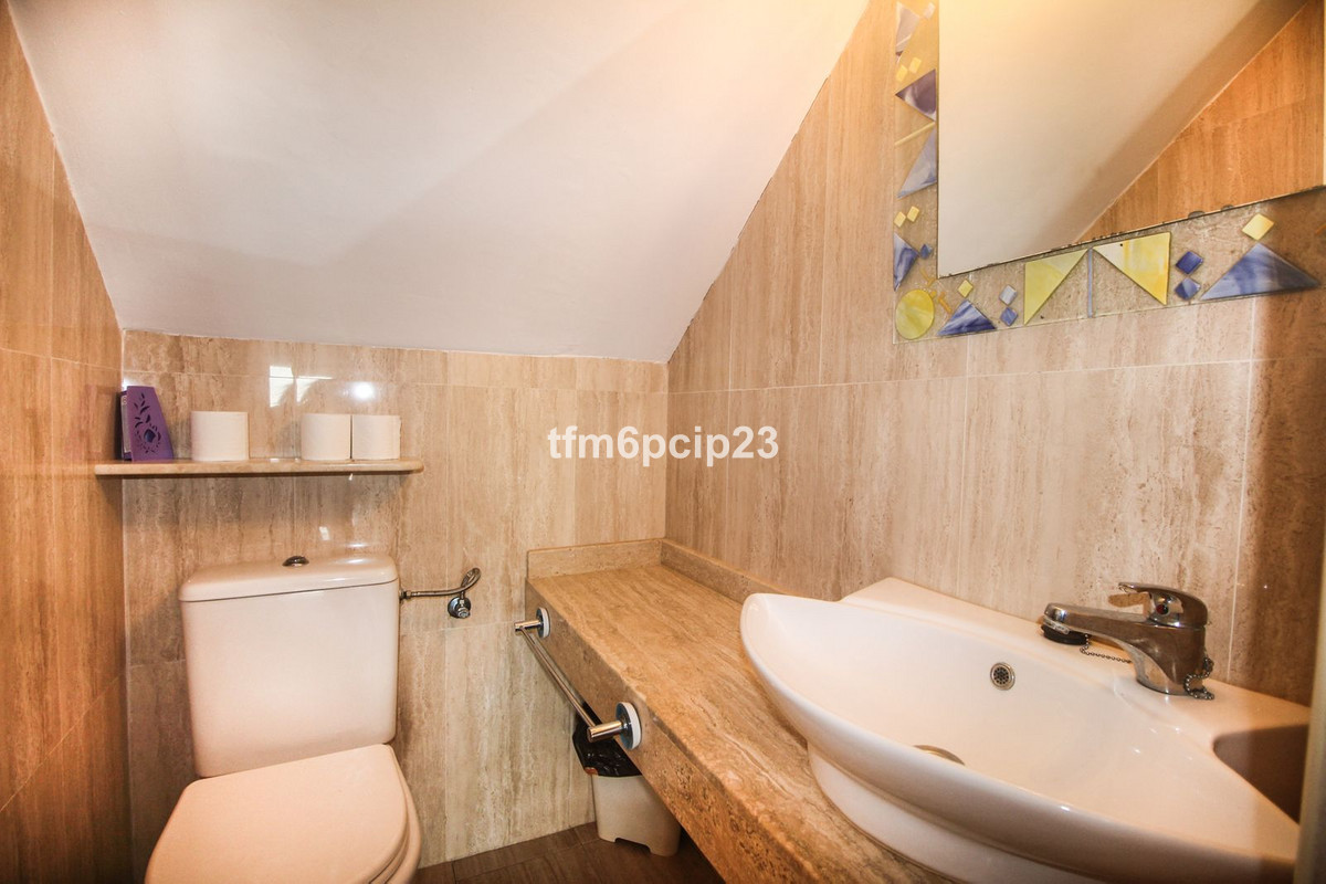 Te koop Herenhuis Costa Del Sol La Duquesa € 510.000,-