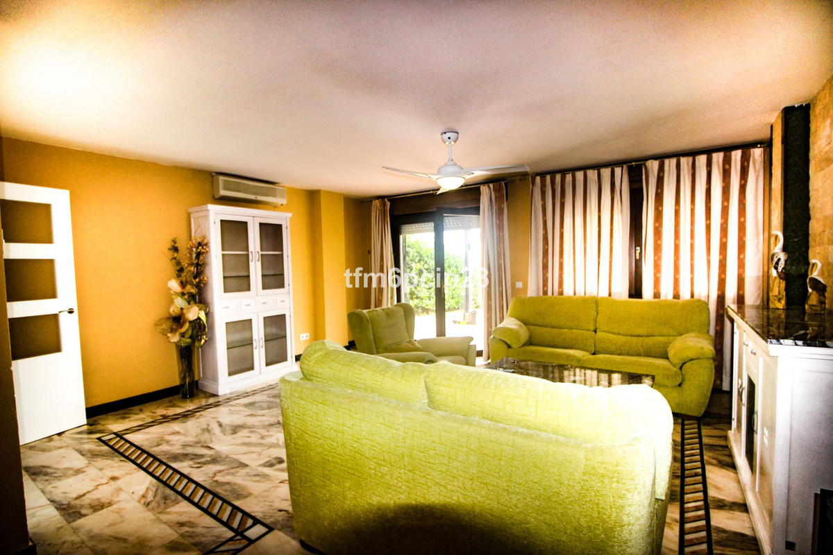 Te koop Herenhuis Costa Del Sol La Duquesa € 510.000,-