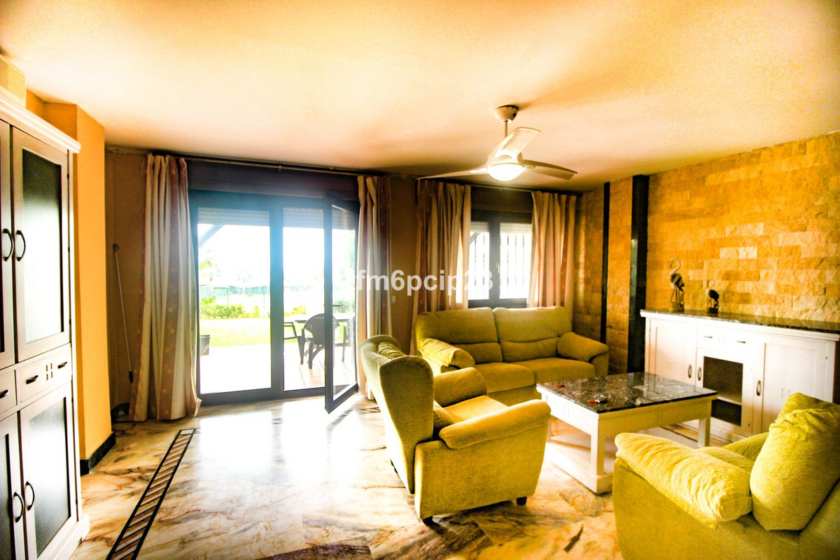 Te koop Herenhuis Costa Del Sol La Duquesa € 510.000,-