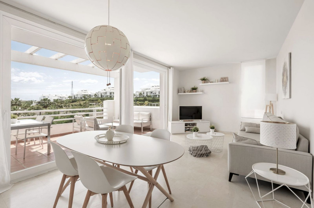 Te koop Middle Floor Apartment Costa Del Sol Casares € 440.000,-