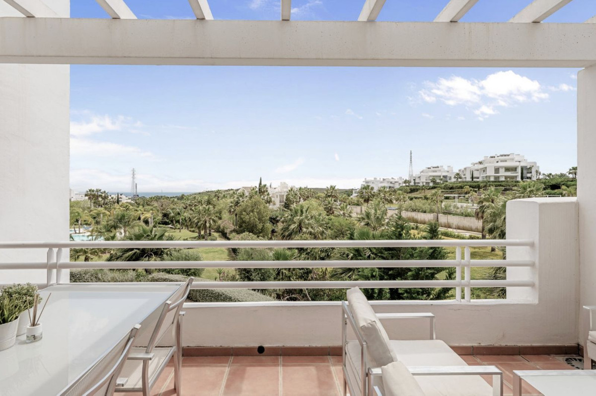 Te koop Middle Floor Apartment Costa Del Sol Casares € 440.000,-