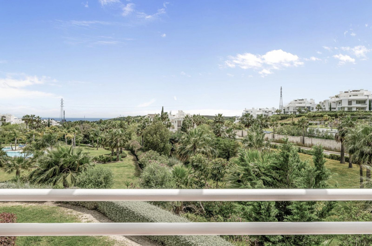 Te koop Middle Floor Apartment Costa Del Sol Casares € 440.000,-