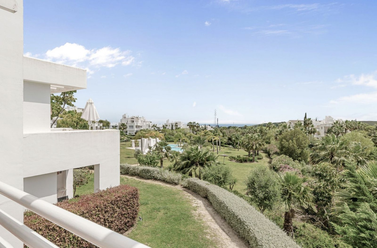 Te koop Middle Floor Apartment Costa Del Sol Casares € 440.000,-