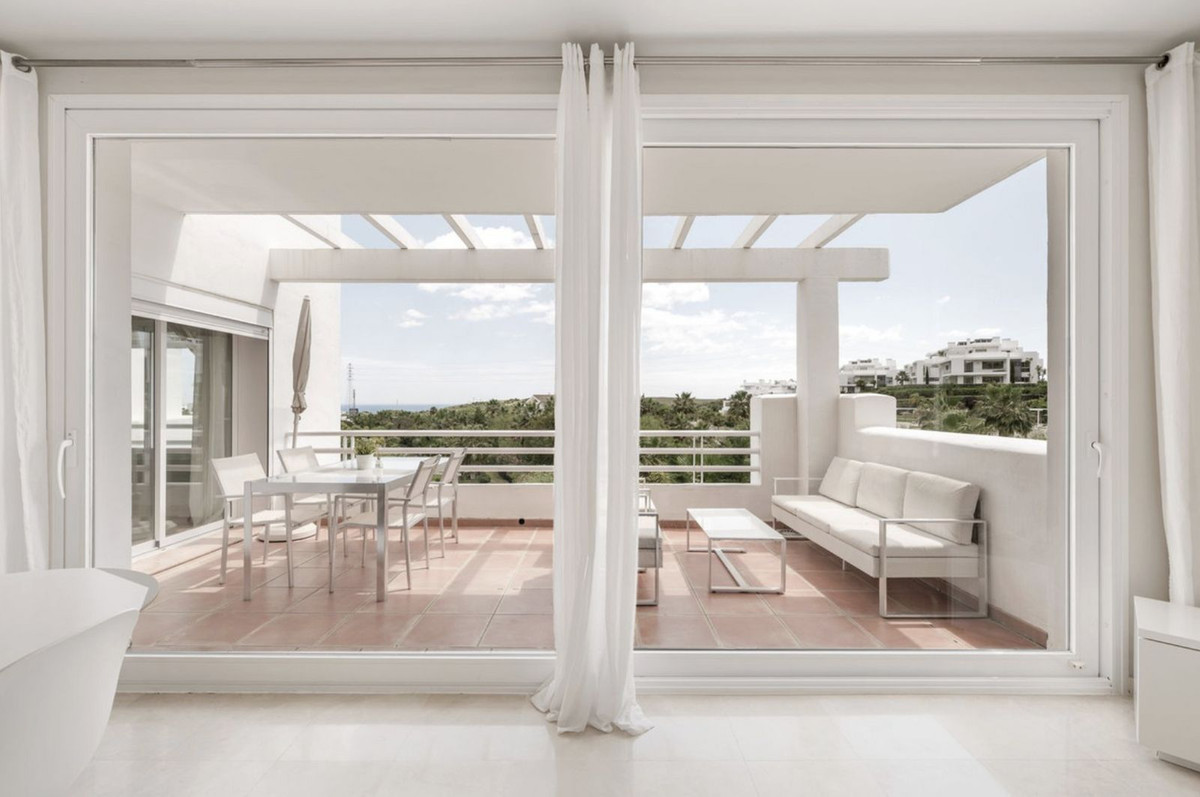 Te koop Middle Floor Apartment Costa Del Sol Casares € 440.000,-