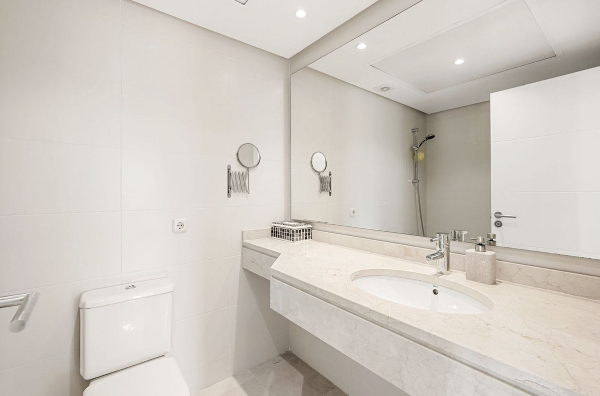 Te koop Middle Floor Apartment Costa Del Sol Casares € 440.000,-